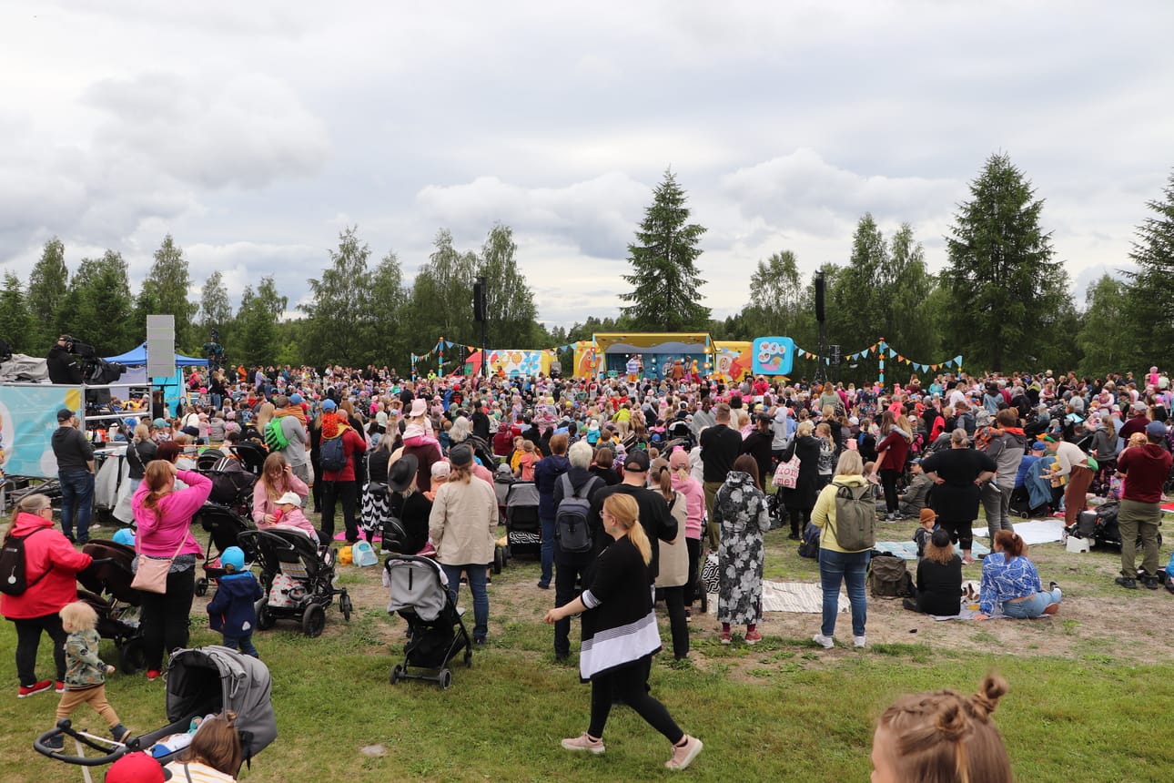 Tänä vuonna supersuosittu Leikitään Pikku Kakkosta -kesäkiertue saapuu Kauhavalle neljäs heinäkuuta.