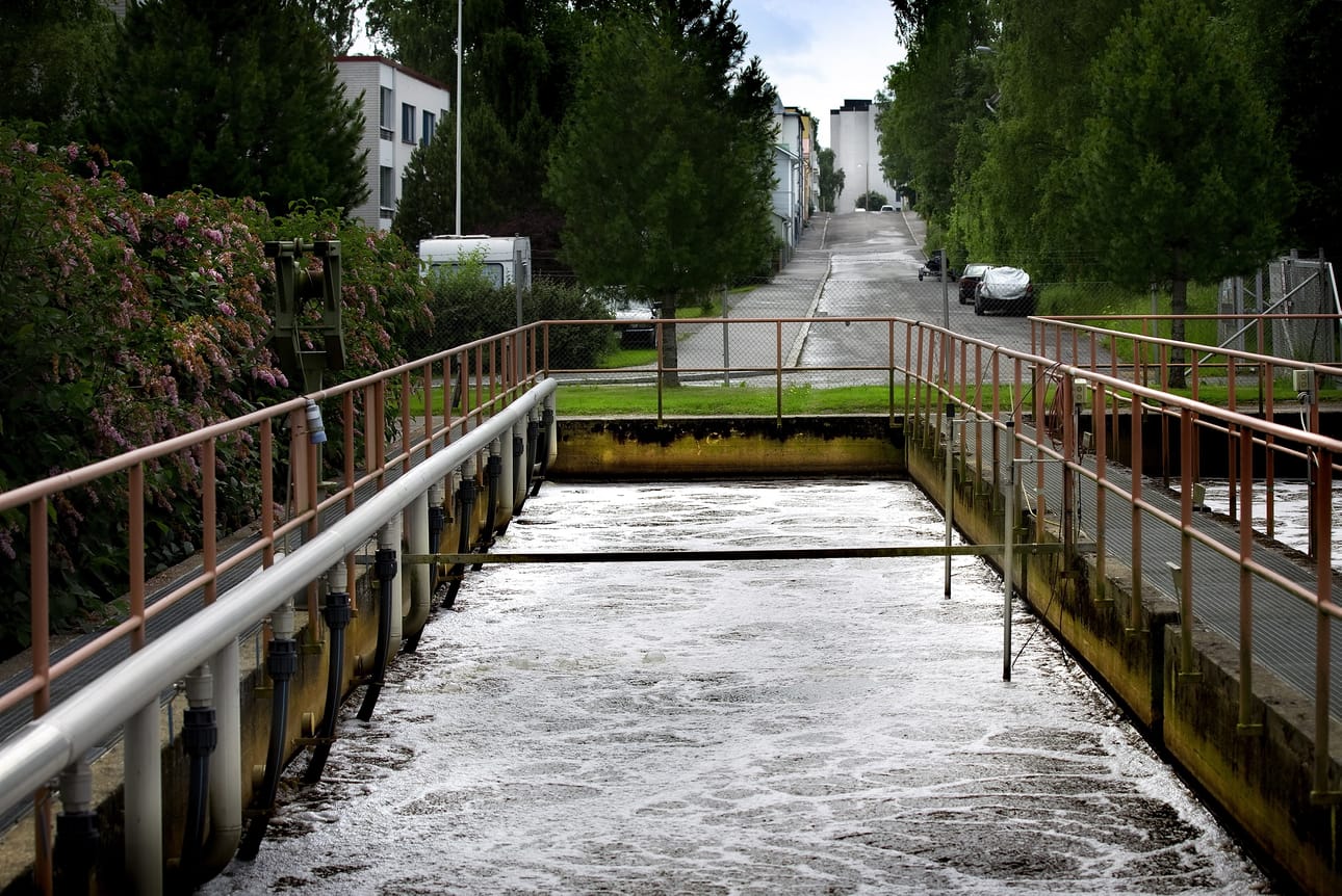 Vaasan kaupunki haluaa kansalaisilta havaintoja Påttin jätevedenpuhdistamon hajuhaitoista. Arkisto