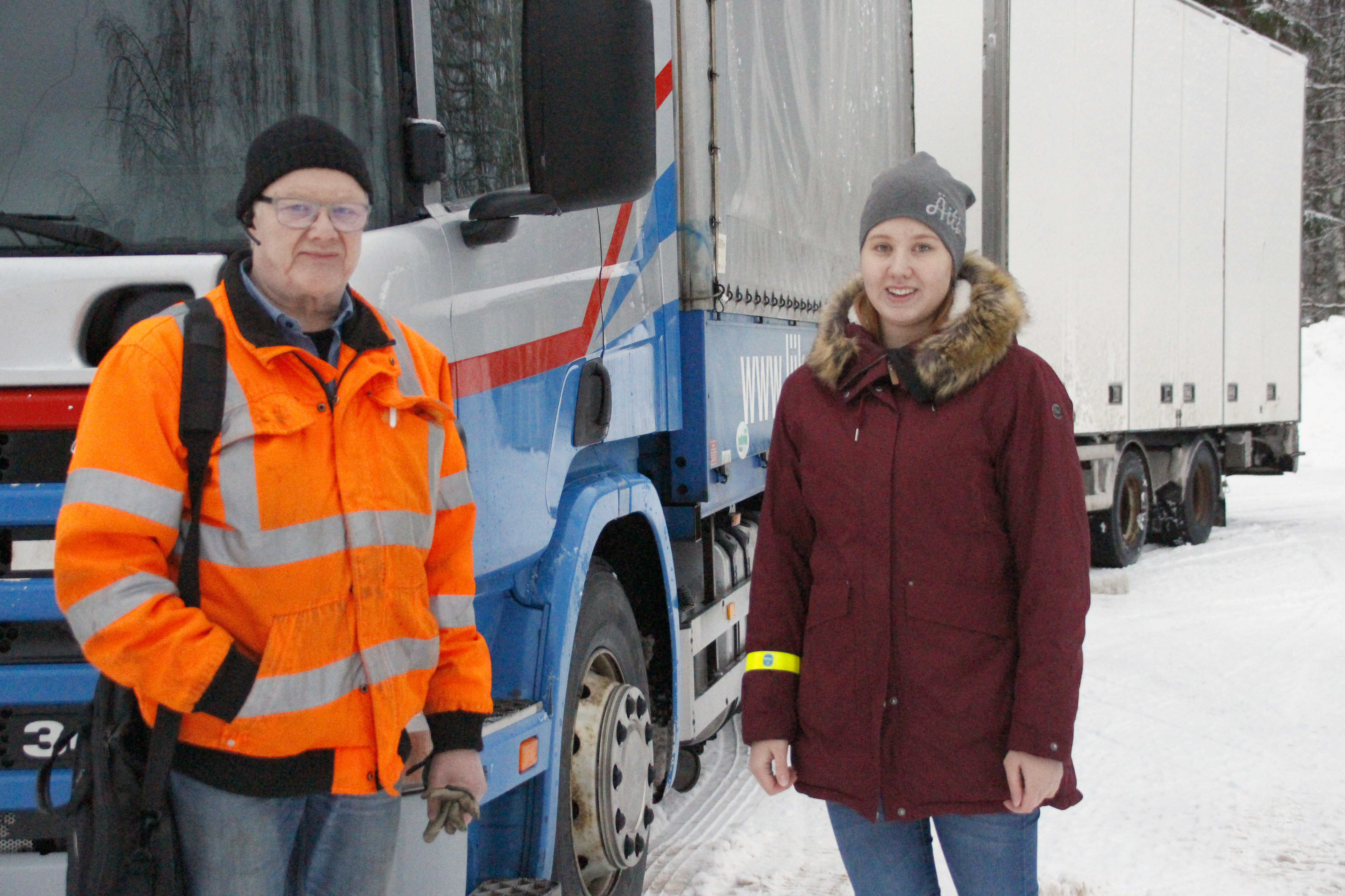<p>Pulkkilan autokoulu on ollut jo kolme vuotta Juhani Kronqvistin ja Aino Kronqvistin yhteinen yritys. Uutta kiirettä työhön tuo, kun rekkakortin autokoulussa ajaminen helpottui tammikuussa.</p>
