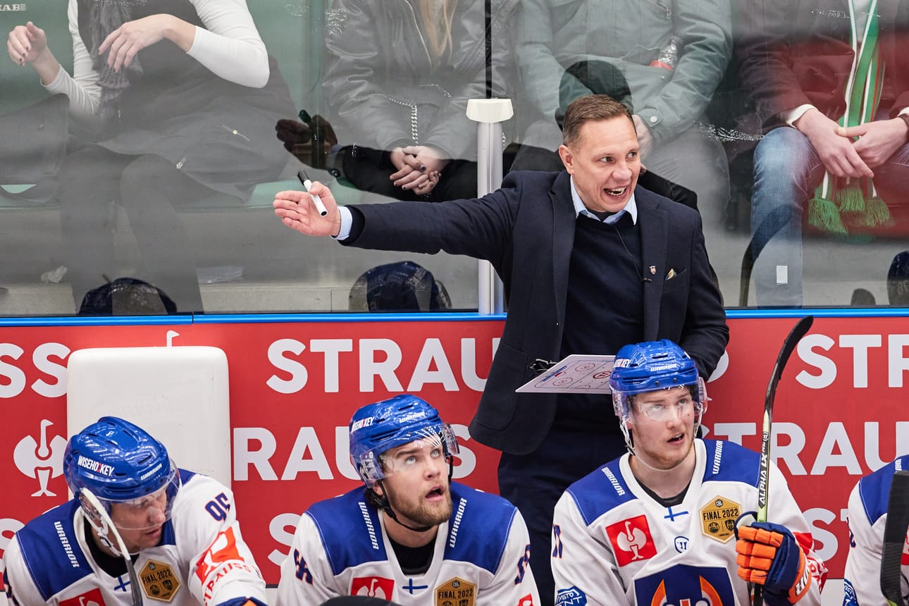 Tapparan päävalmentaja Jussi Tapola ei onnistunut virittämään omiaan finaalivoittoon.