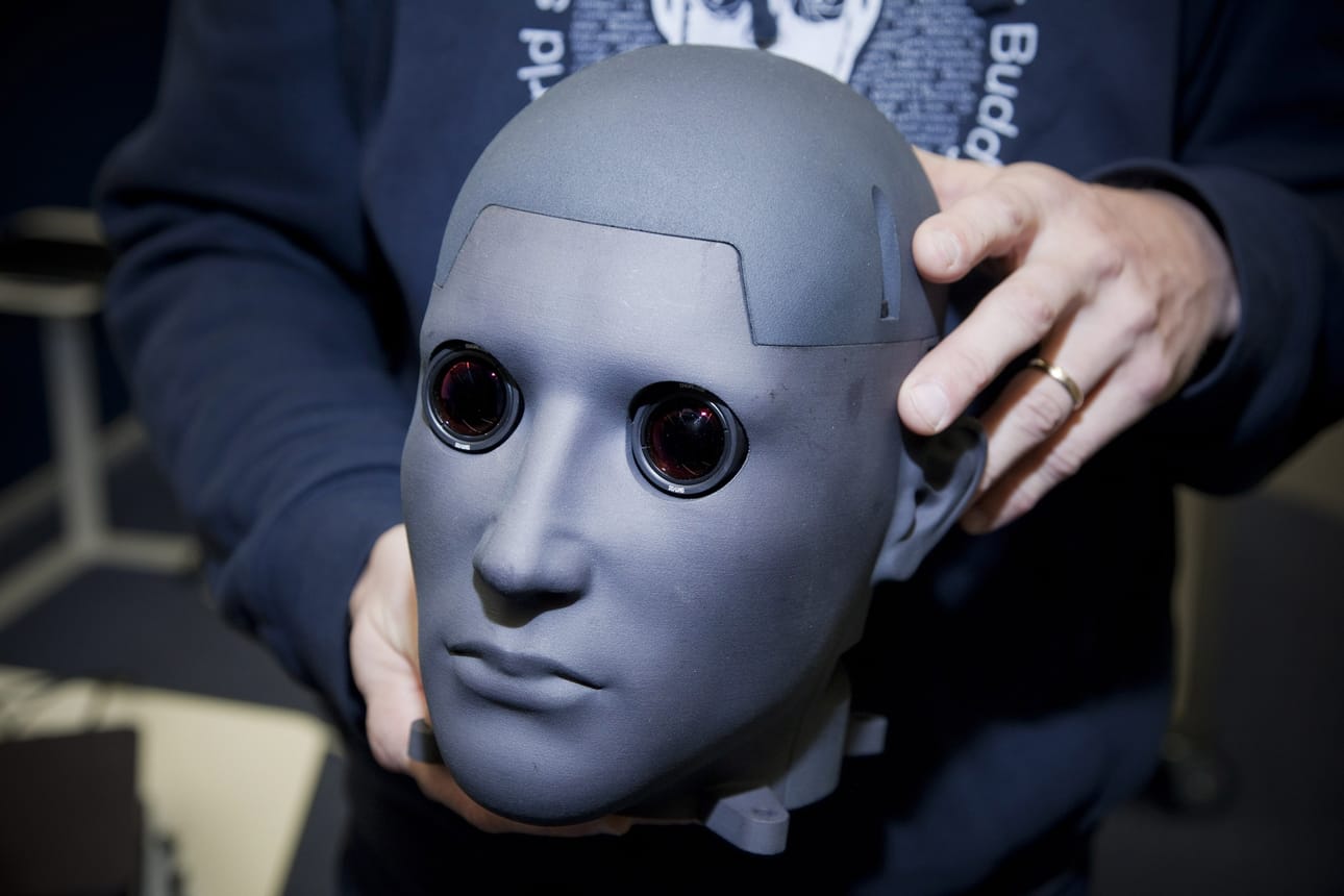 Työntekijöiden osaaminen uhkaa jäädä älyteknologian kehityksen jalkoihin. Osaamisen kehittämiseen on ehdotettu osaamistiliä tai -seteliä.