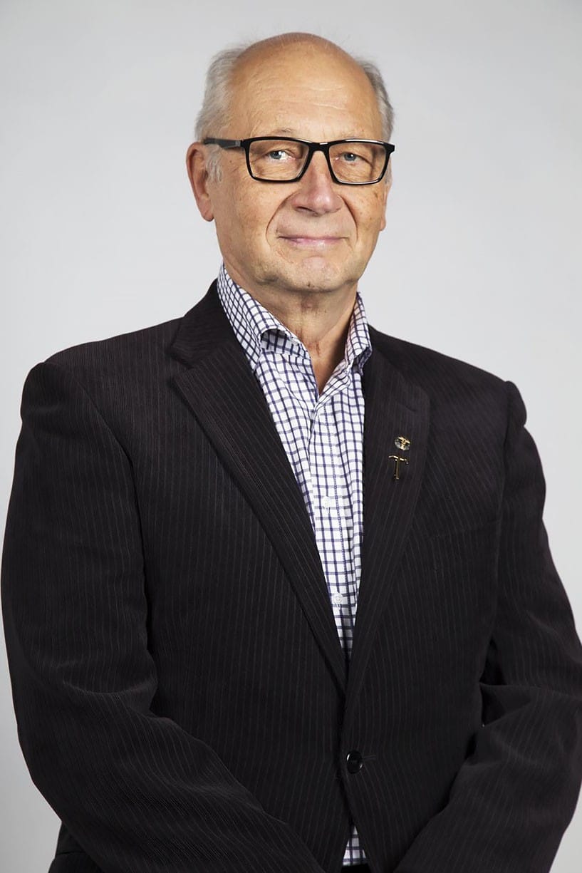 Yrityskummi Risto Luttinen on saanut avukseen neljä muuta yrityskummia.