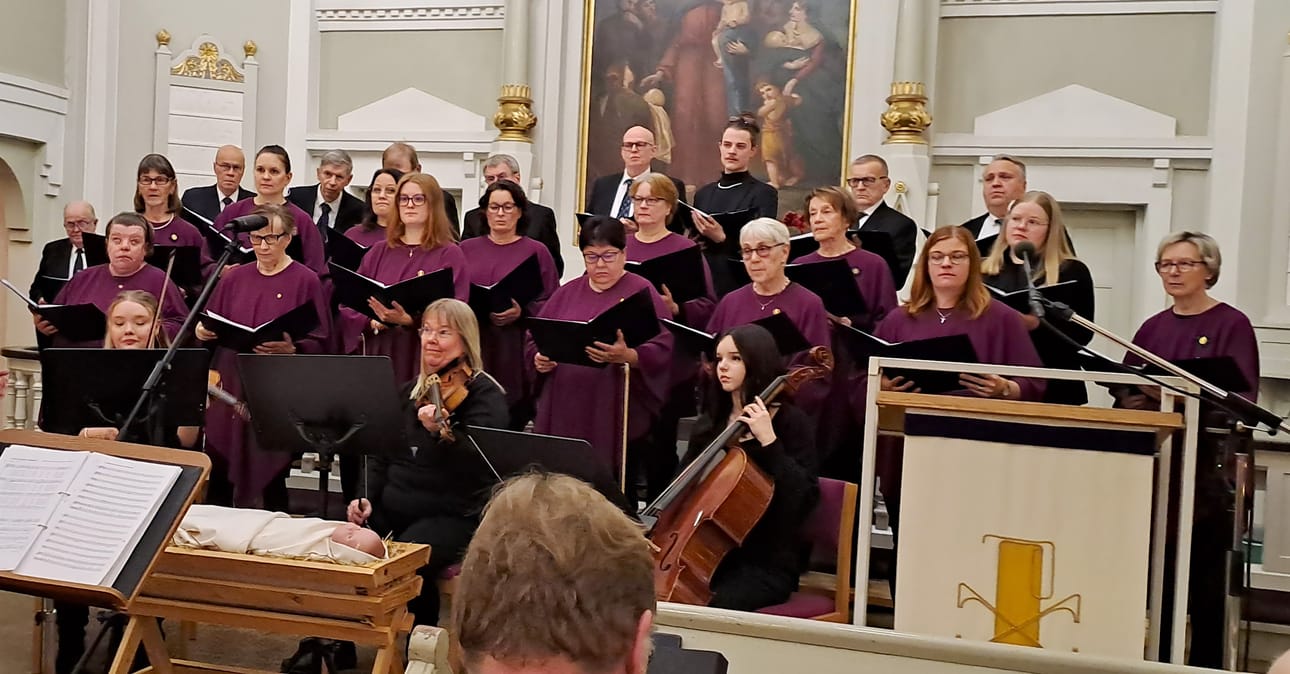 Kirkkokuoron viiden kappaleen setti joulukonsertissa oli nautittavaa kuultavaa.