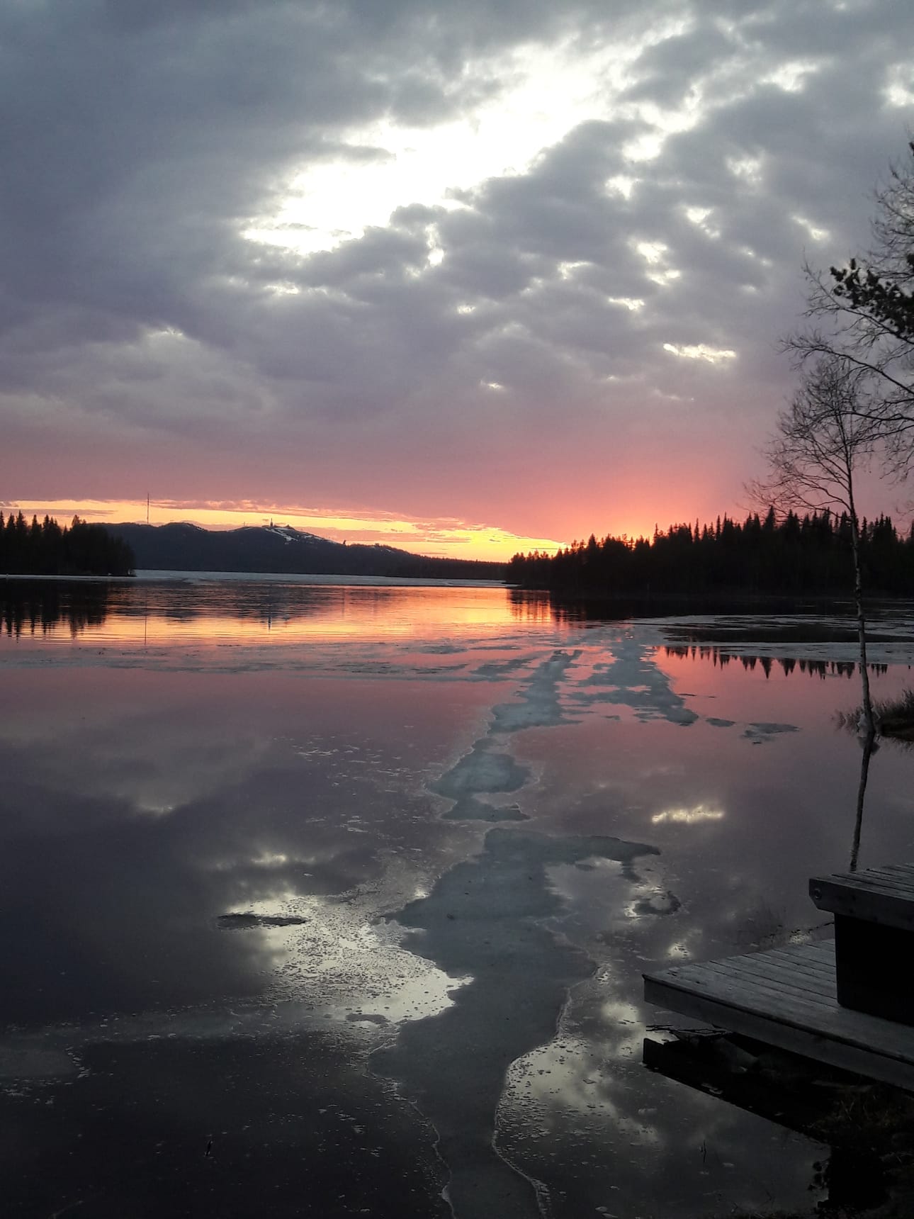 Auringonlaskua Rukajärven rannalla 14.5.2018 klo 22.30