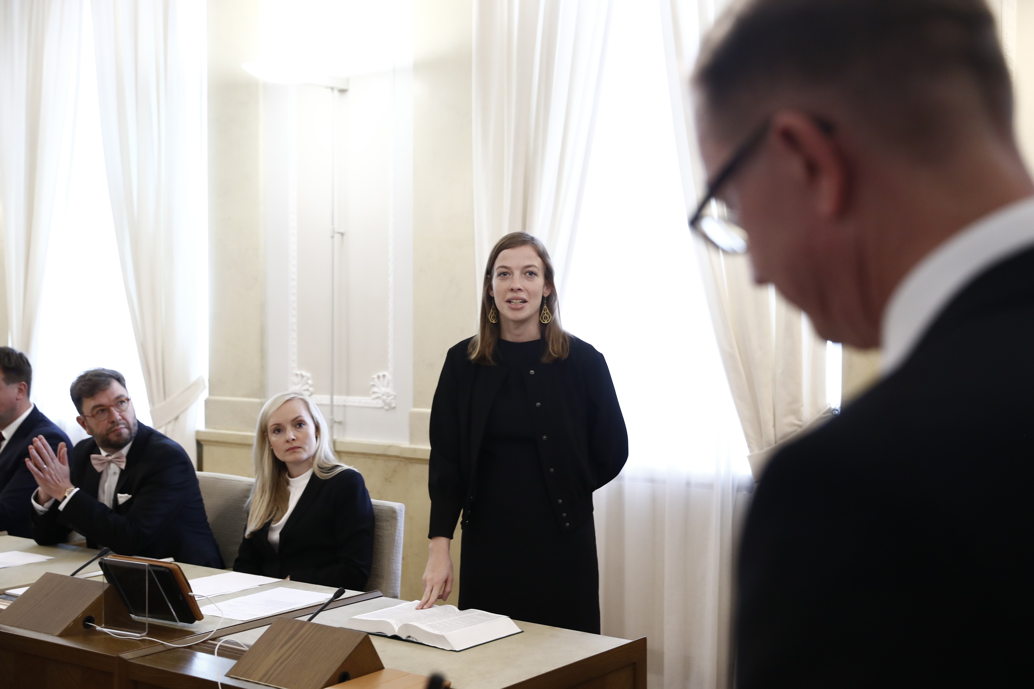 Li Andersson vannoi valansa ruotsiksi.