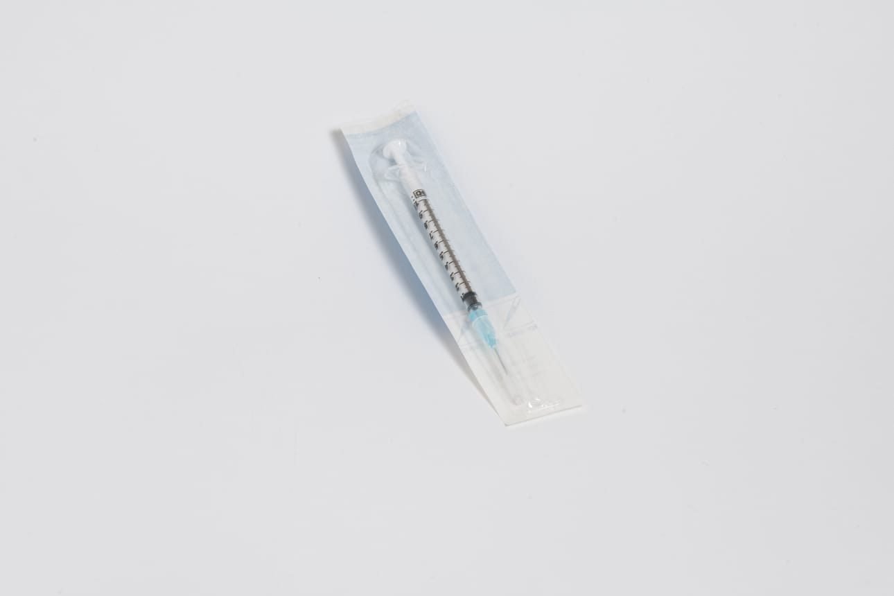 Kaupungeissa eri puolella Suomea on otettu käyttöön erikoisroskakoreja, joihin voi laittaa ainoastaan suonensisäisten huumeiden käyttöön tarkoitettuja välineitä.