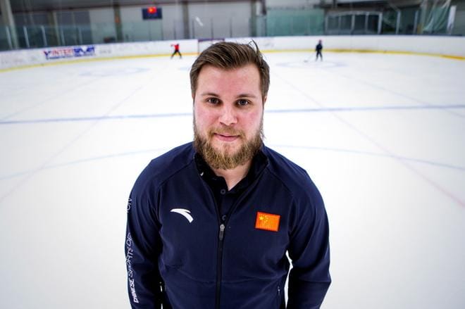 Jussi Tuores sai pikakurssin suomalaisen ja kiinalaisen urheilijamentaliteetin eroihin. KUVA: PAULA KASKIMAA