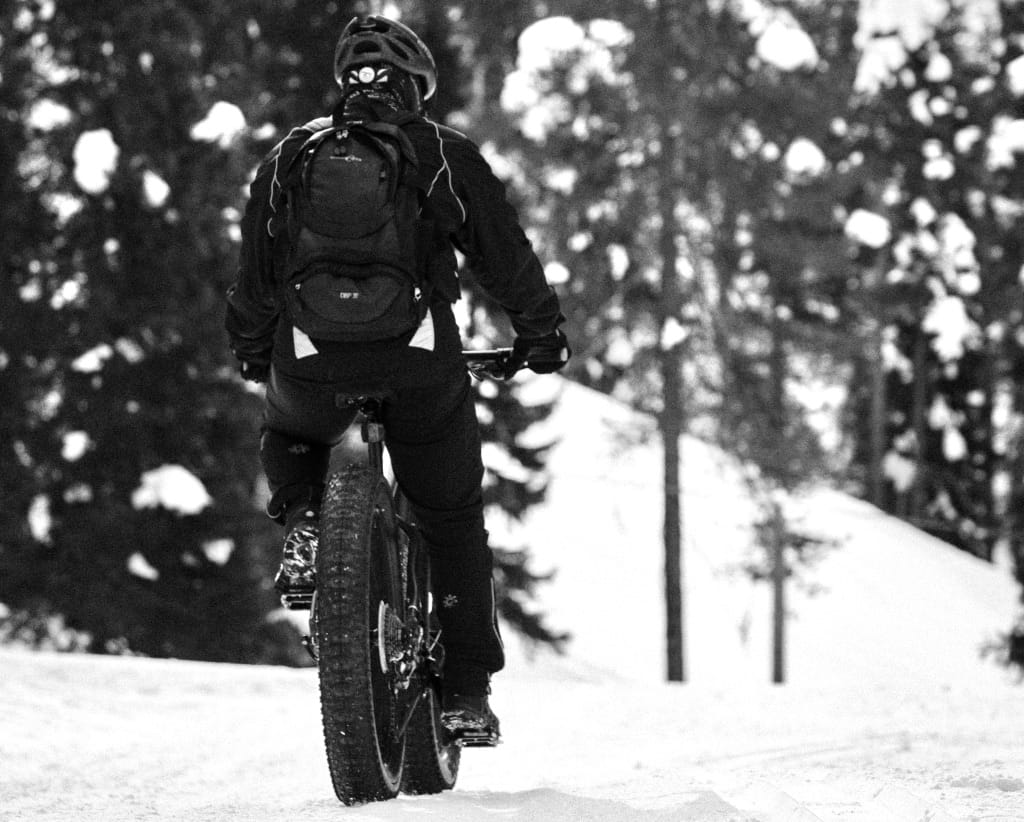 Rukan alueella voi pyöräillä Hirsilammen talvireitillä ja Antinperän fatbikereitillä.