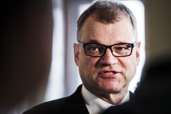 Pääministeri Juha Sipilä (kesk.) sanoo, että Antti Rinteen (sd.) eläkelupauksissa ei ole realismia, vaan ne ovat populismia. KUVA: Silja Viitala
