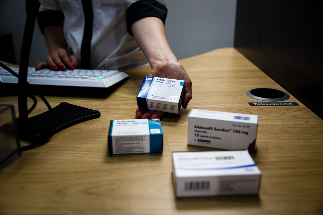 Erektio-ongelma voi olla merkki sydän- tai verisuonitaudista, joten potenssilääkkeet on pidetty Suomessa reseptillisinä. Näin lääkettä määräävä lääkäri voi todeta, onko vaivan taustalla sairauksia.