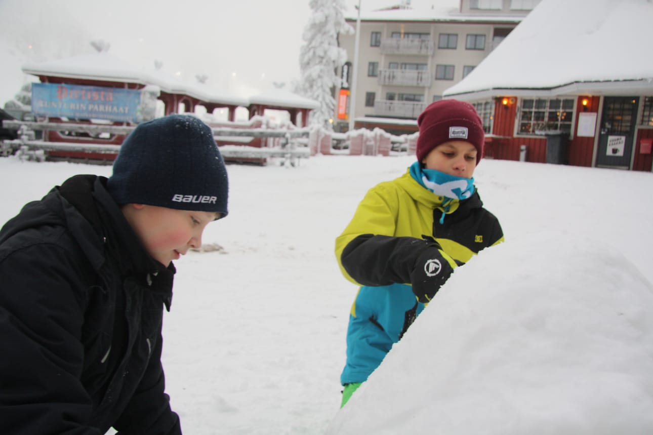 Torangin koulun Ukko Rontin ja Matias Karjalaisen lumiveistos oli Mörkö.