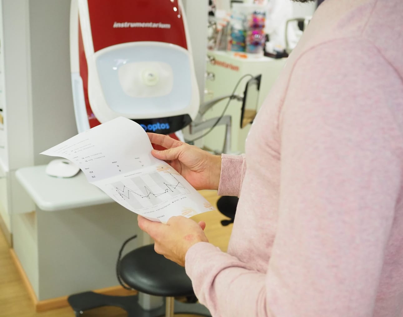 Icare HOME -silmänpaineen kotimittauslaitteella saadaan tarkat mittausajankohtiin täsmätyt tulokset.