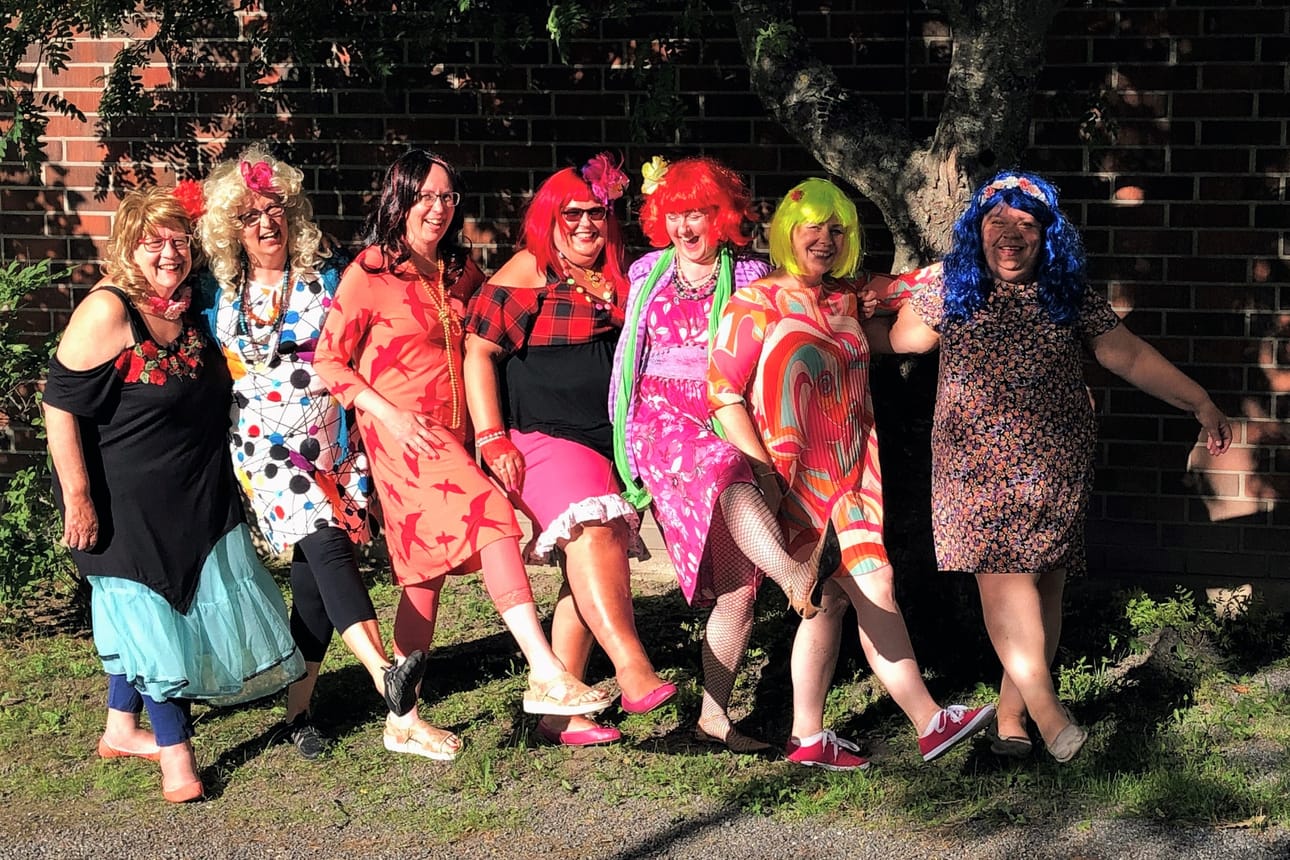 Huumorikuoro Leidisisters odottaa Taiteiden yöltä iloisia kohtaamisia ja yhdessäoloa. Kuorossa laulavat Hertta Mauriala, Seija Kaleva-Harju, Minna Ahonen, Riitta Meriruoho, Kerstin Ögård, Sari Majapuro ja Niina Näsman