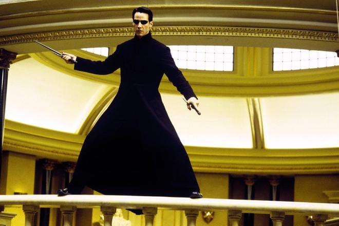 Matrix-trilogian toisessa osassa Neolla (Keanu Reeves) ja muilla kapinallisilla on arviolta 72 tuntia aikaa pelastaa Zionin kaupunki ennen kuin se tuhoutuu vihollishyökkäyksessä. KUVA: Sub