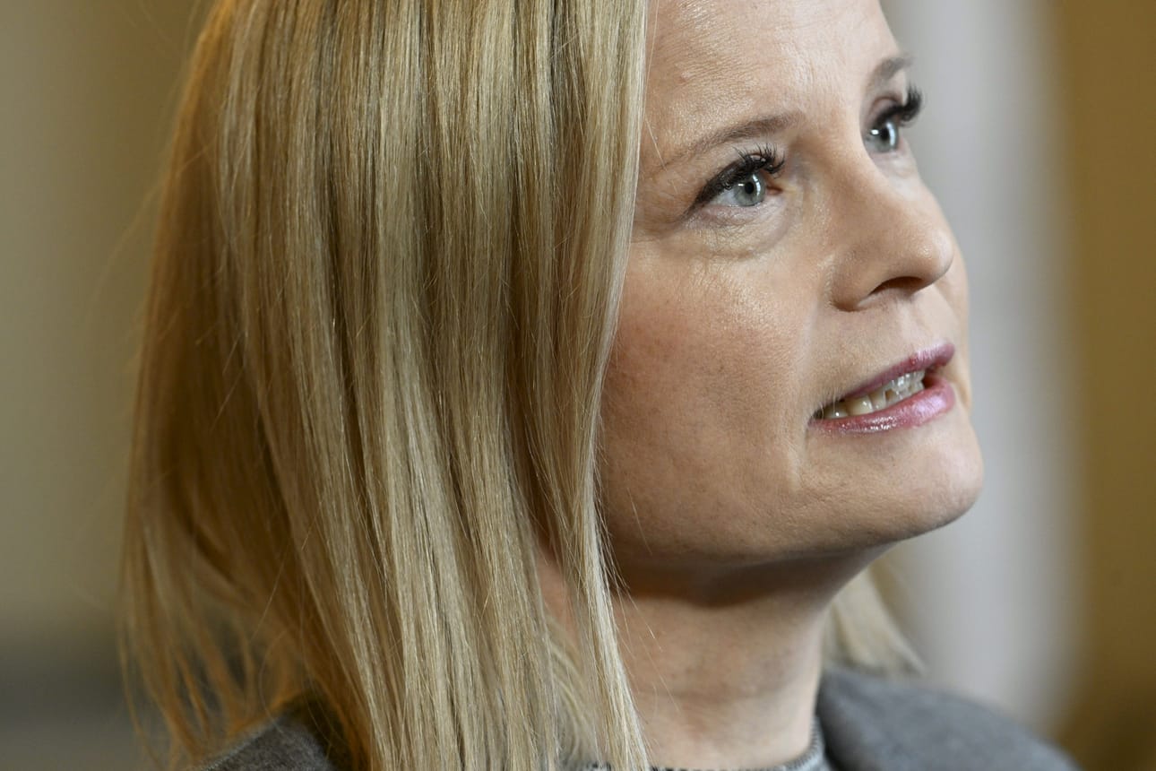 Eläkkeitä on pakko leikata, sanoo valtiovarainministeri Riikka Purra (ps.).