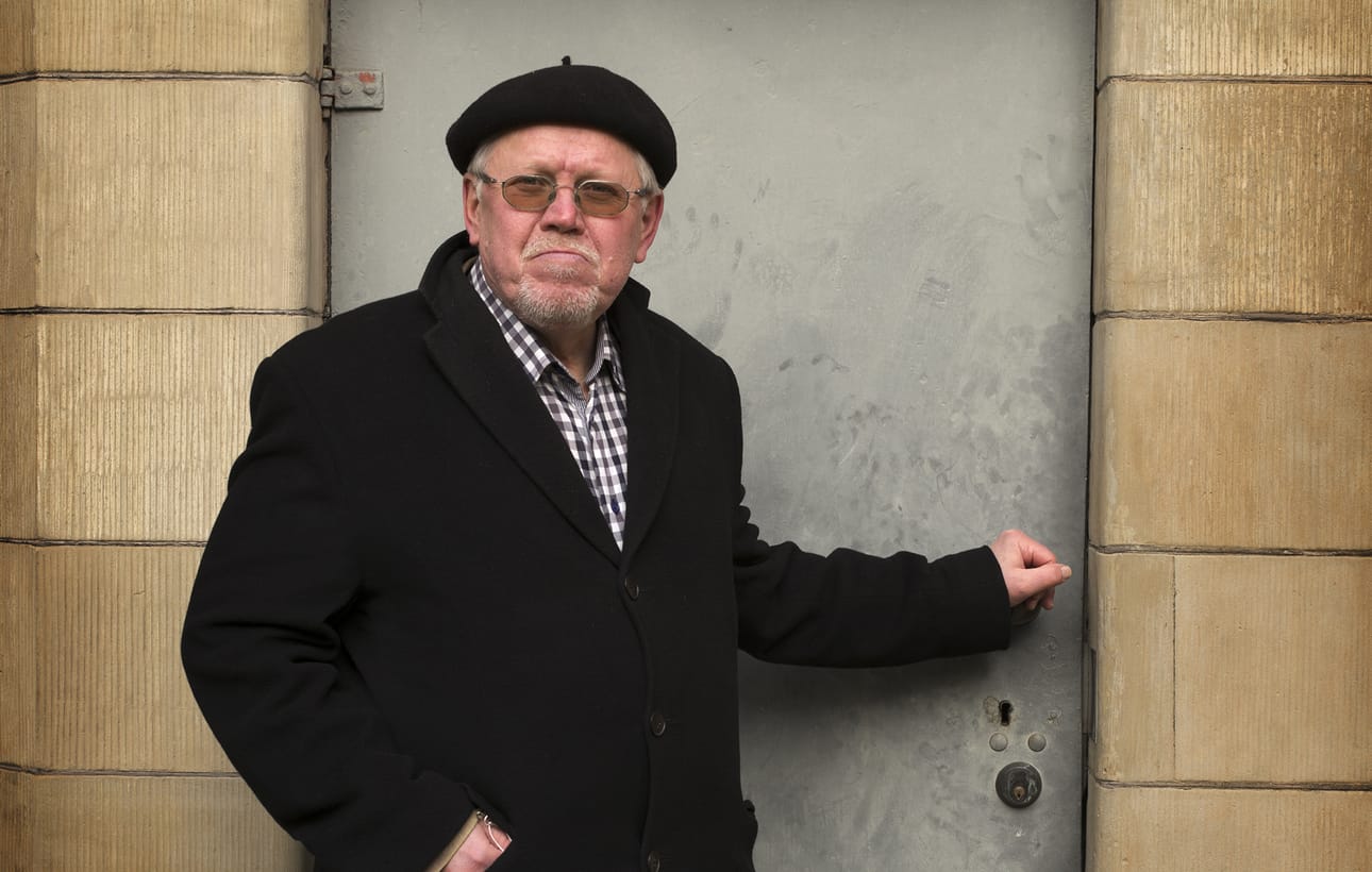 Lars Sundin vuonna 2011 ilmestynyt Aamu-unisen lintubongarin tunnustukset -kirja on saanut jatkoa. Aamu-unisen lintubongarin vuosi on kertomus lintumiehen ja luonnon välisestä suhteesta.