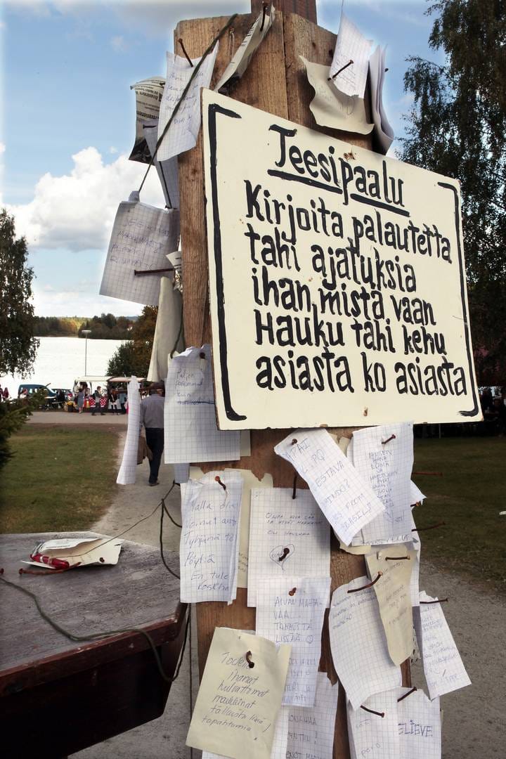 Teesipaalu. Wanhoilla markkinoilla oli teesipaalu palautetta varten. Kuva vuodelta 2012.