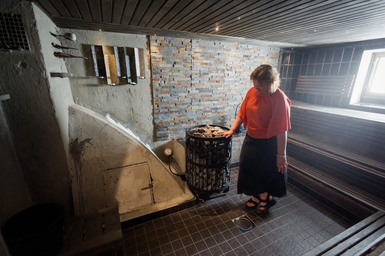 Talon vanha sydän eli nimenomainen sauna suihkutiloineen ja takkahuoneineen säilytettiin.