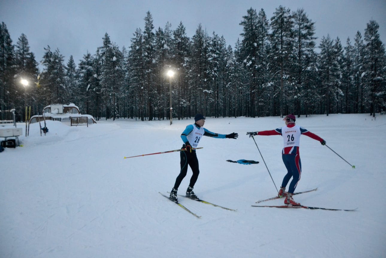 Posiolla kisataan leikkimielinen haastehiihtoviesti torstaina urheilukentällä kello 18 alkaen. Kuvituskuva.