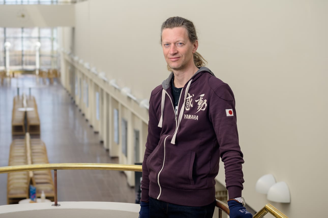 Arktisen antropologian tutkimusprofessori Florian Stammlerin johtaman tutkimuksen lähtökohtana on, että haastavat luonnonolot ja ympäristö, jossa erilaiset kulttuuriset, sosiaaliset ja poliittiset intressit risteävät, ovat valmistaneet paikallisia kriiseistä selviytymiseen.
