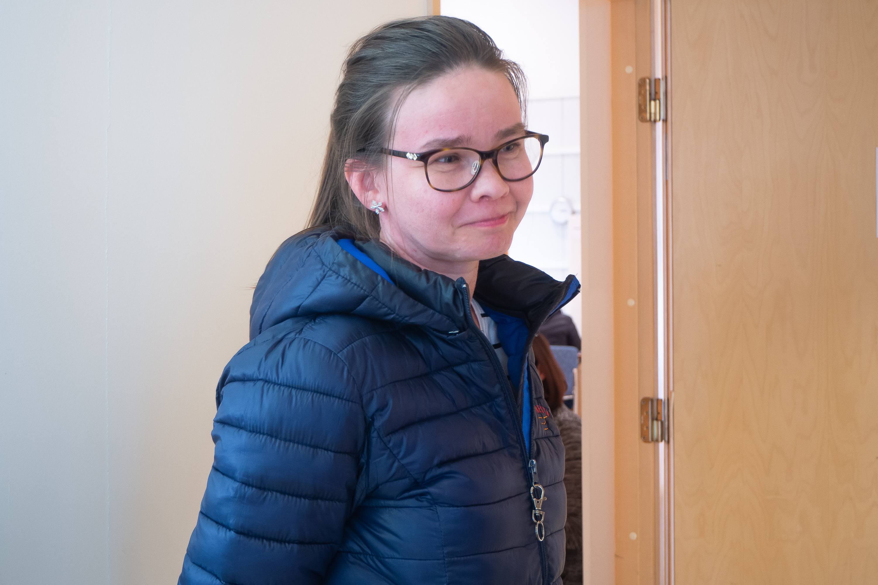 Paula Vanhala kävi äänestämässä Kuusamotalolla ennakkoon tiistaina, jolloin oli ennakkoäänestyksen viimeinen päivä.