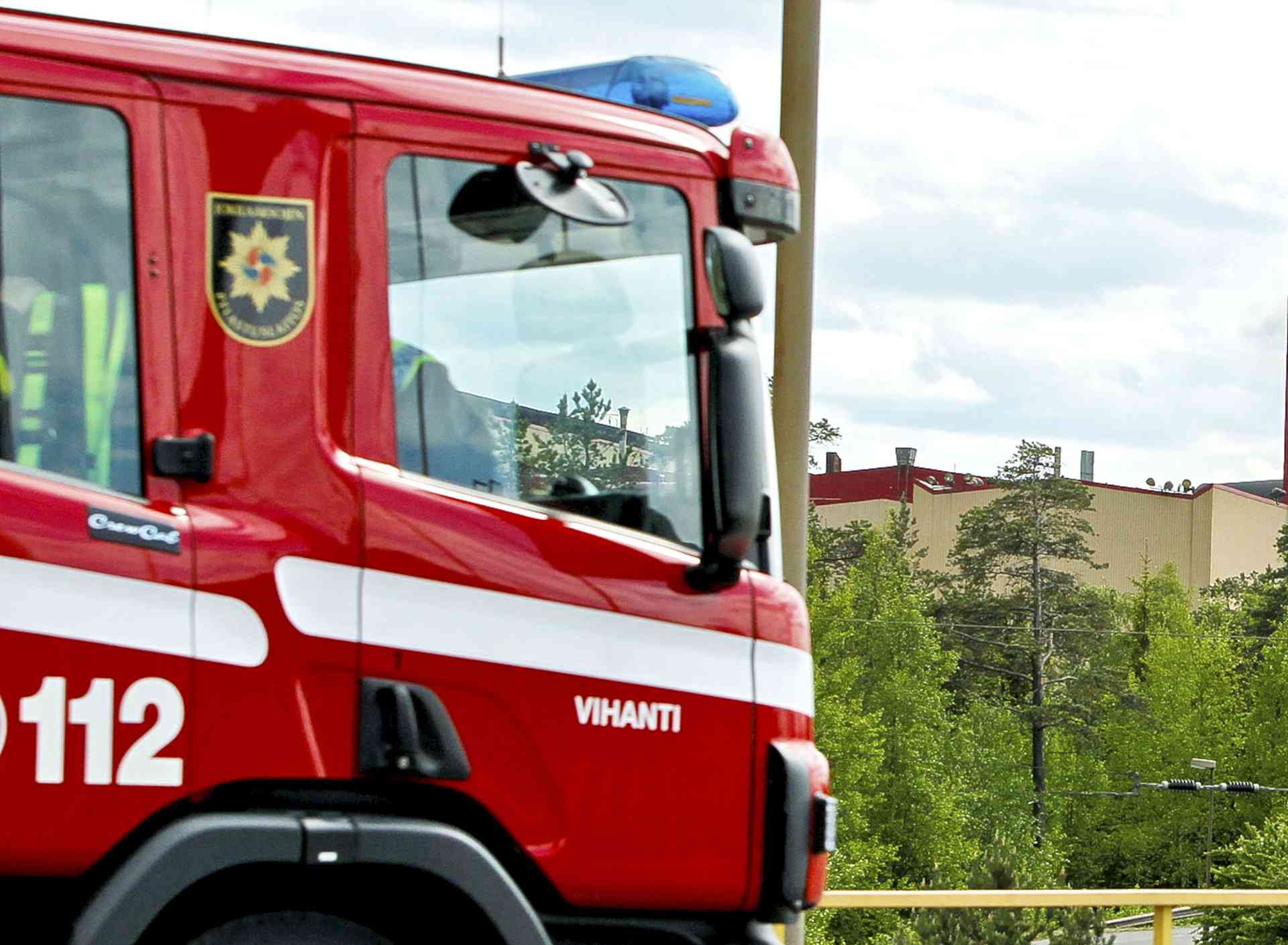 Roskiksesta levinnyt palo uhkasi isoa varastoa Vihannissa