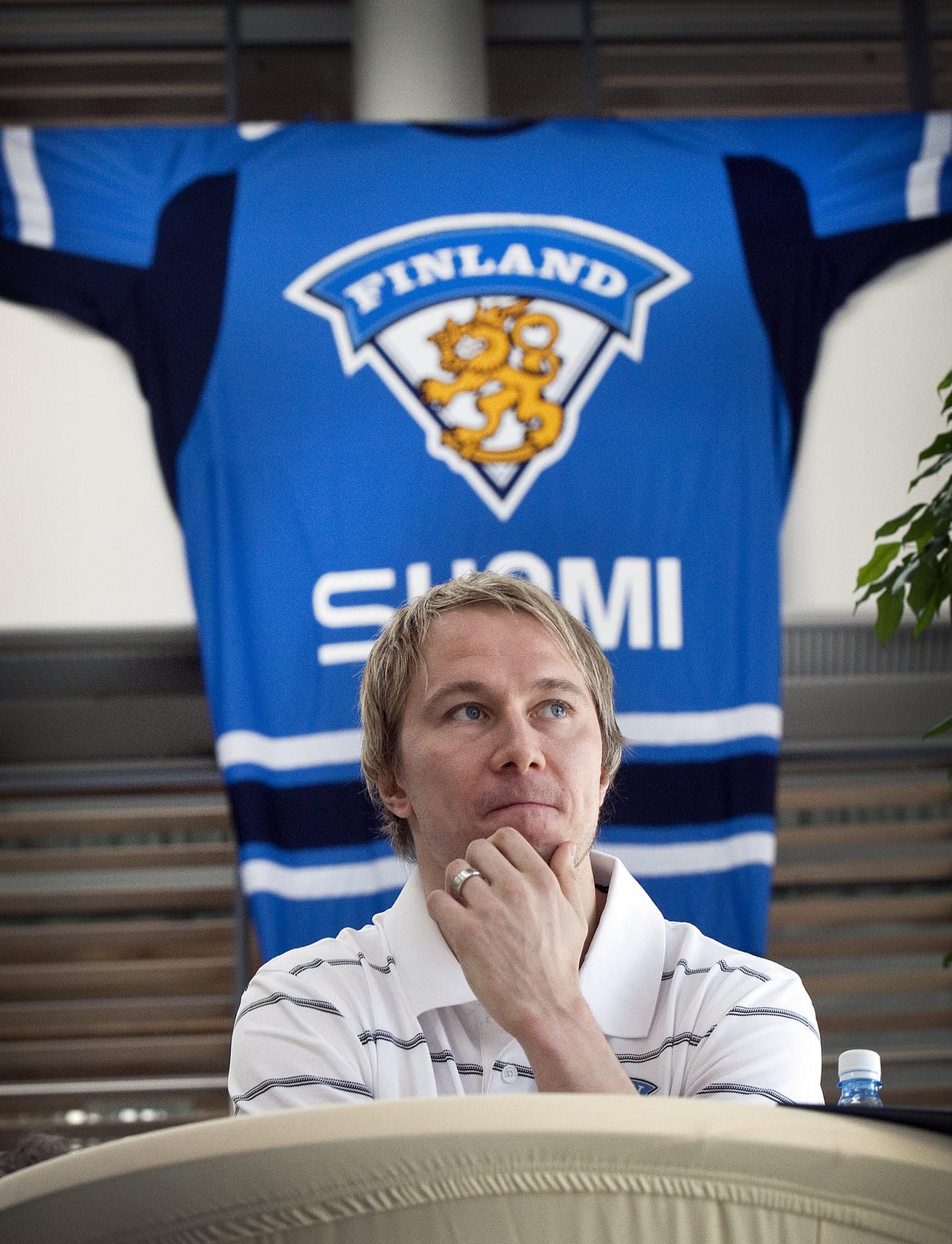 Kunhan jääkiekkoilijan kesäloma alkaa, Jussi Jokinen lentää Ouluun, missä häntä odottavat Salla-vaimo ja puolivuotias Sandra-tytär. ”Rauhallisissa merkeissä”, Jokinen vastaa uteluihin kesälomasuunnitelmista.
