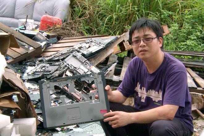 Lai Yun tutkii, miten Hongkongin tullin ohi livahtanut elektroniikkajäte kuljetetaan Manner-Kiinaan.
