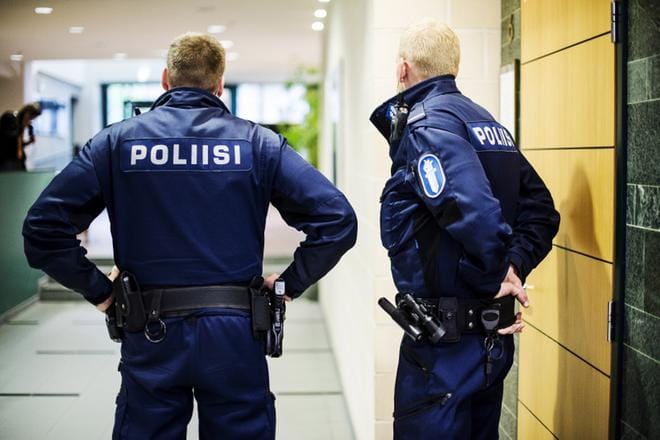 Sisä-Suomen poliisi kumosi perjantaina poikkeuksellisella tiedotteella julkisuudessa esitetyt väitteet siitä, että poliisi olisi kiduttanut lyhytkasvuista miestä muun muassa vedensaannin rajoittamisella tämän tutkintavankeusaikana. KUVA: Silja Viitala