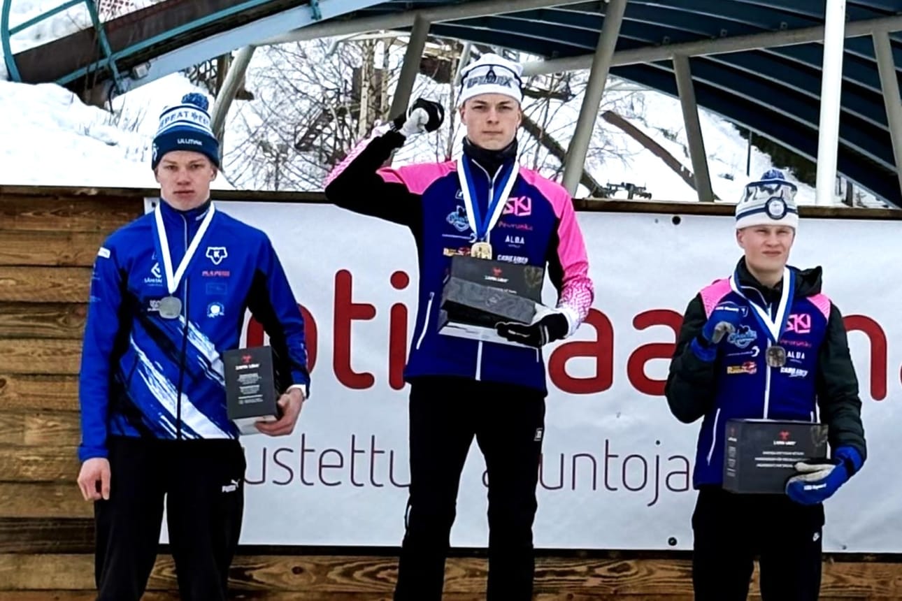 IK:n Johannes Orhanen voitti SM-hopeaa 17-vuotiaiden sarjassa, SkiJyväskylän Kasper Ekonoja kultaa ja seuratoverinsa Herkko Heikkinen pronssia.