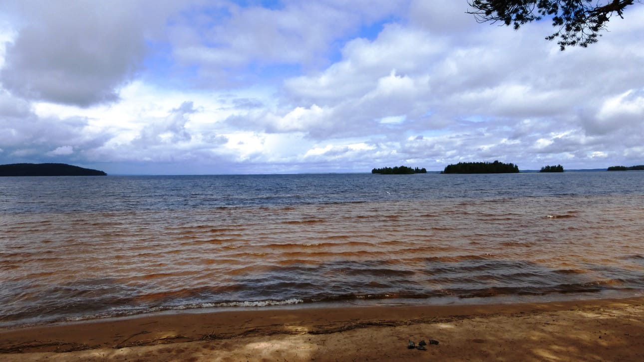Säämäjärvi on laaja, Wikipedian mukaan pinta-alaltaan noin 270 neliökilometriä.