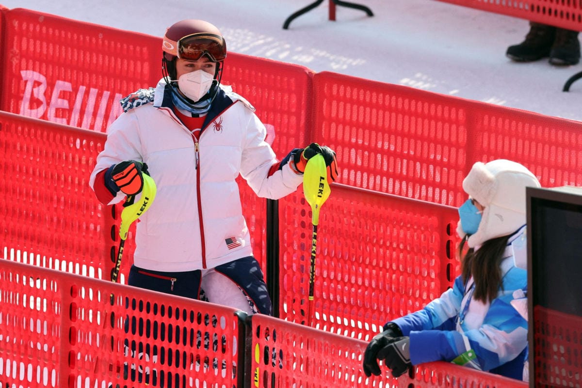 Mikaela Shiffrin laski avauskierroksella radalta ulos naisten suurpujottelussa. LEHTIKUVA/AFP