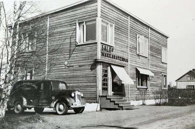 Salon Makkaratehtaan liikekiinteistö alkuperäisessä asussaan. Makkaratehdas toimi 1920-luvulta 1960-luvulle saakka. Talon suunnitteli Mooses Salo.