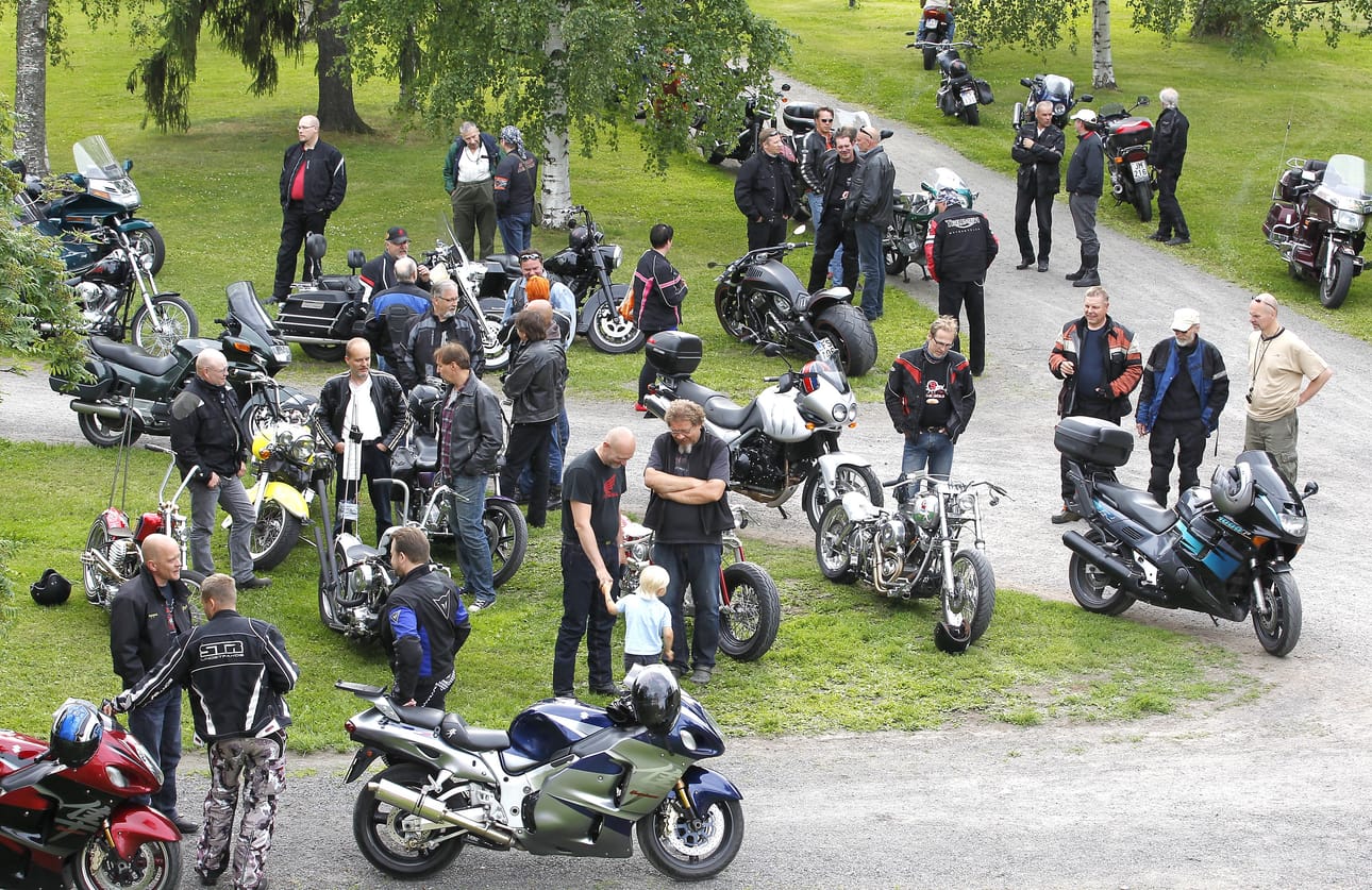 Oululaiset motoristit ovat kokoontuneet Linnansaareen vuosikymmenien ajan.