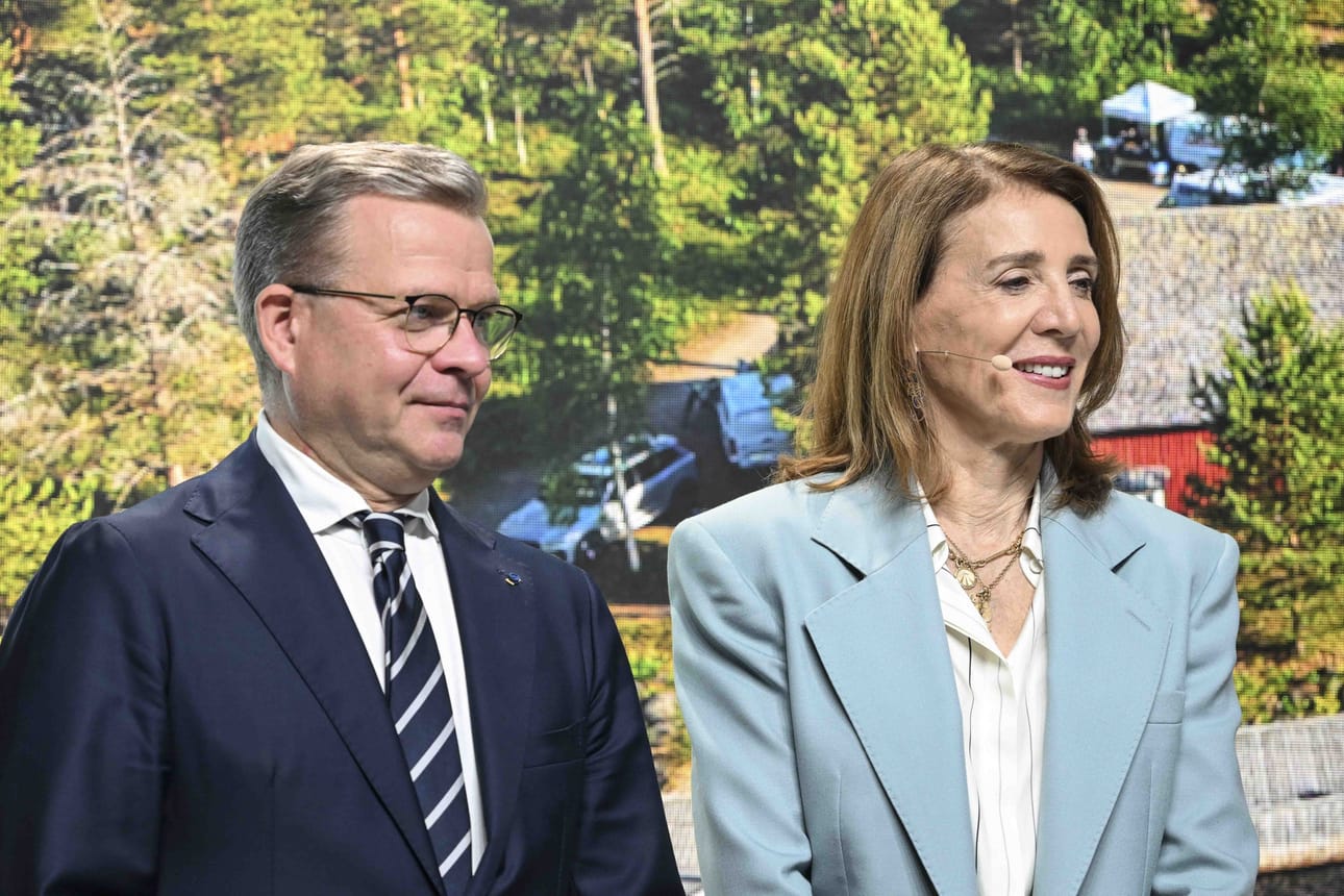 Googlen uutiset otettiin Suomessa vastaan riemuiten. Google on luvannut muun muassa 37 000 uutta työpaikkaa eri puolille maata rakentamisvaiheessa. Kun datakeskukset on saatu pyörimään, työllisyysvaikutus on noin 7 000 työpaikkaa. Lehdistötilaisuudessa keskiviikkona pääministeri Petteri Orpo ja Googlen globaali investointijohtaja Ruth Porat.
