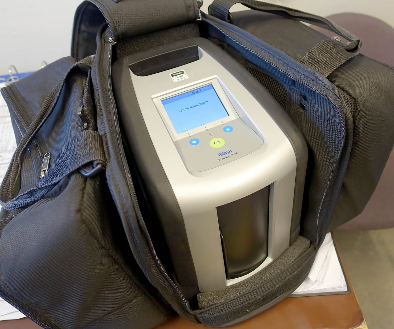 Uusi huumepikatesteri on nimeltään Dräger DrugTest 5 000. Se maksaa noin 2 500 euroa.