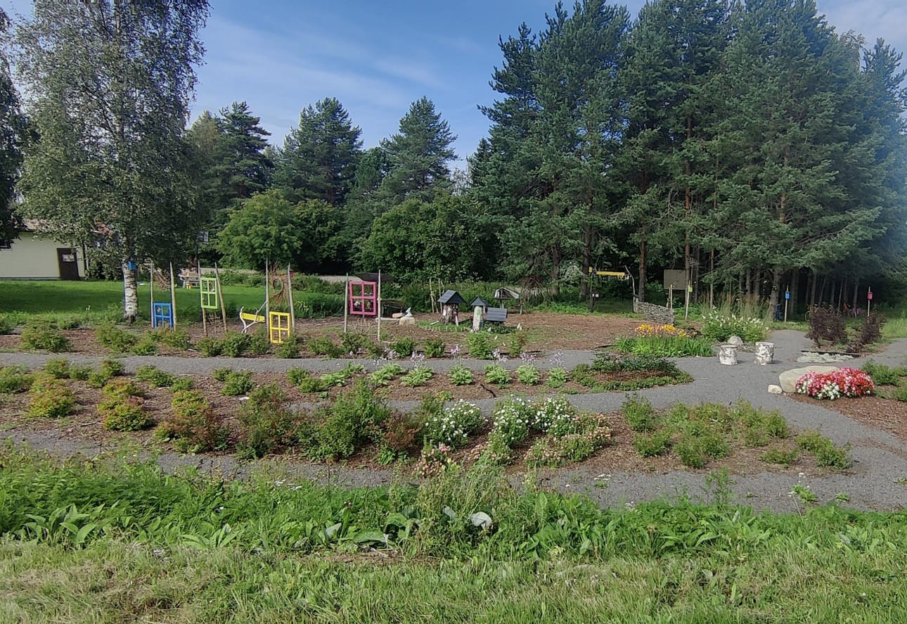 Pyhännän kunta on satsannut viheralueiden hoitamiseen. Kuva toimintatupalaisten viime vuonna perustamasta Kesäpuistosta.