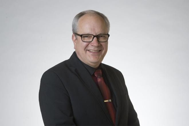 Kaj Turunen jarrutti uusiutuvan energian tukipaketin hyväksymistä toimiessaan eduskunnan talousvaliokunnan puheenjohtajana. KUVA: Kimmo Brandt / Compic / Eduskunta
