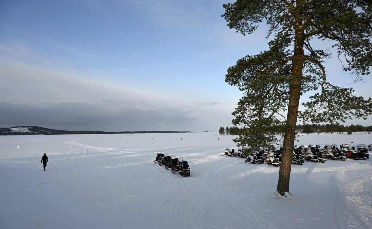 Biotalouden palveluihin luetaan mukaan luontomatkailu ja luonnon virkistyskäyttö, metsästys ja kalastus. LEHTIKUVA / Markku Ulander