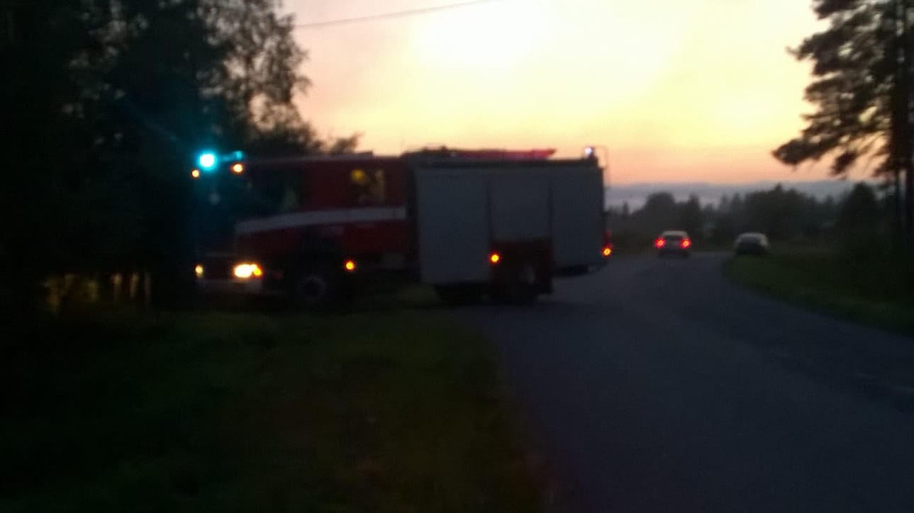 Palanut maatalouskone oli pikkutien varressa, jonne kulku kääntyy Irvantieltä.