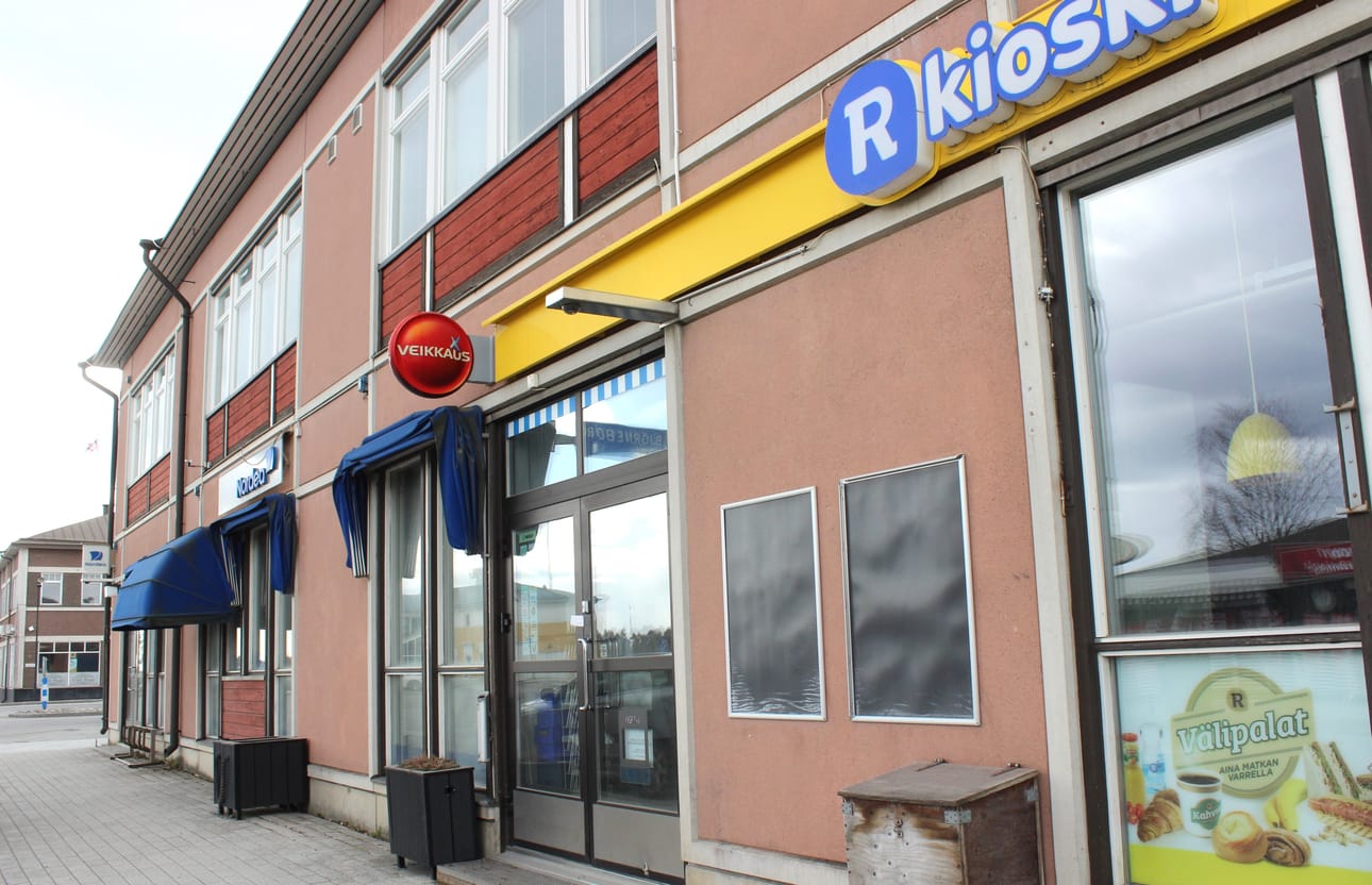 R-kioskiketjun purkuporukka saapuu pian Kristiinaan. Toiminta loppuu, koska sopivia työntekijöitä ei löytynyt. Taloudellisesti kioski oli loppuun saakka kannattava.