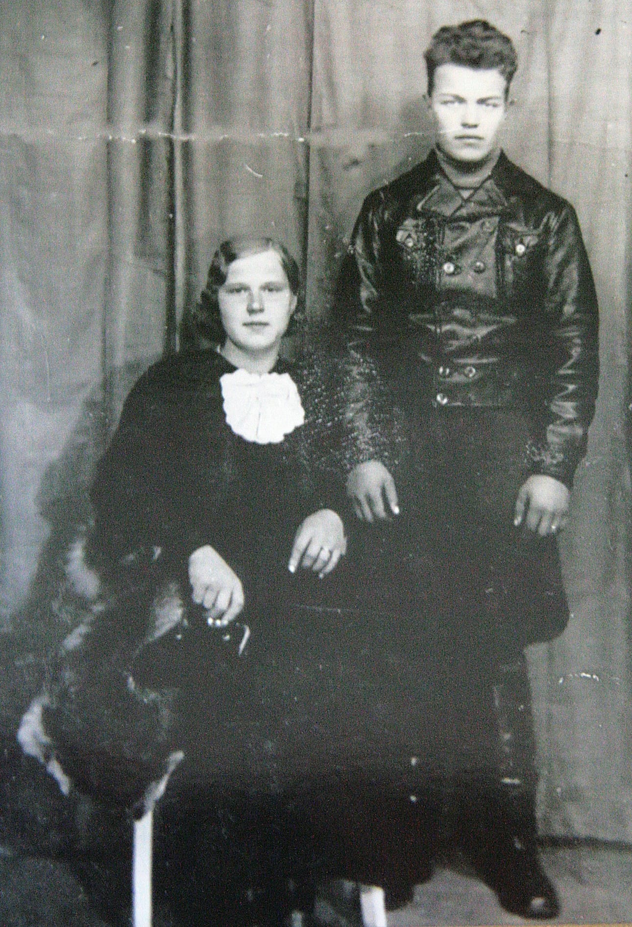Hilja ja Niilo Mällinen menivät kihloihin 27.9.1937. Häitä juuri ennen sodan alkua toukokuussa 1939.