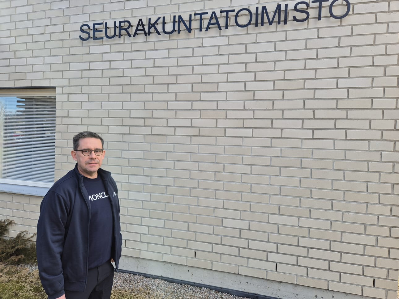 Kurikan seurakunnan jurvalaislähtöinen kiinteistöpäällikkö Mika Vinni on innostunut uudesta työstään. Hänellä on pitkä työura ja yrittäjätausta rakennusalalta.