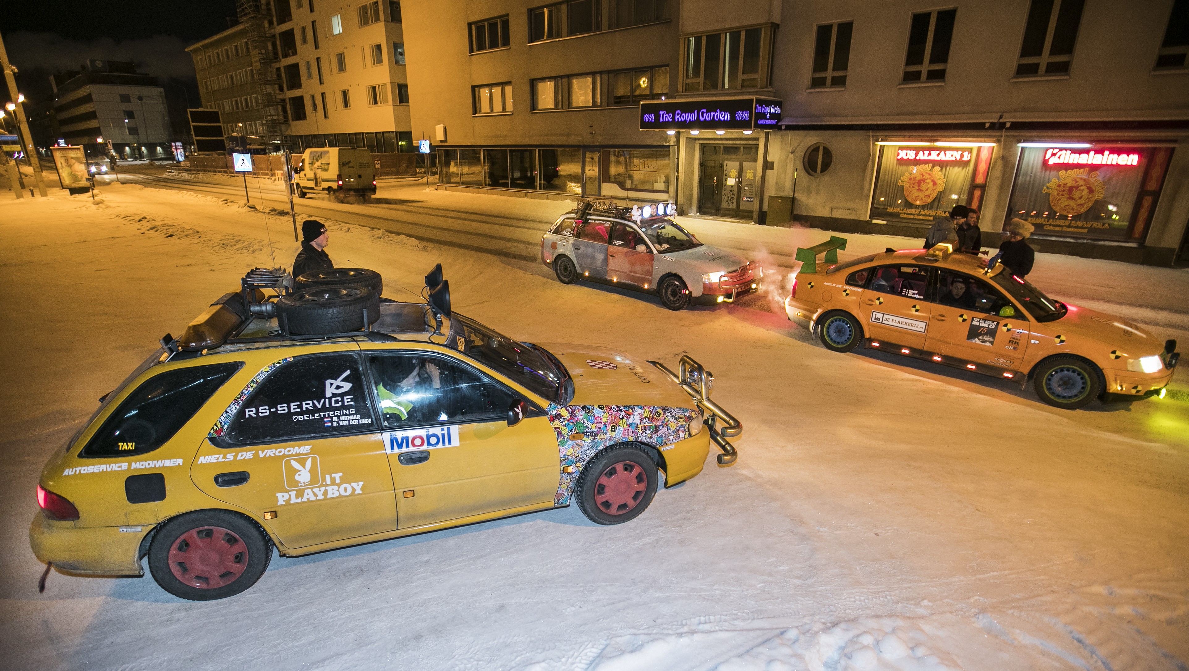 Oululaiset ihmettelivät maanantaina, miksi kaupungilla ajelee hassuja autoja, joiden katolla on hassuja tavaroita.