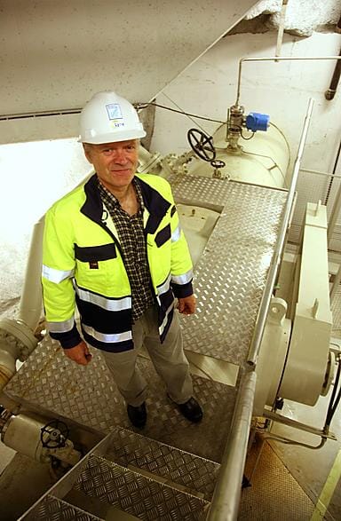 Stavangerilaisen sähköyhtiön Lysen vesivoimalaitoksella Flørlissa ovat vesivaraston rannat paljaana tunturin huipulla. Normaalisti altaan täyttöasteen pitäisi olla tällä hetkellä 80 prosenttia.