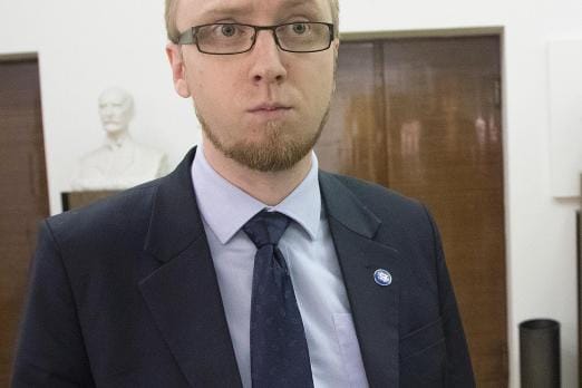 Sinisen eduskuntaryhmän puheenjohtaja Simon Elo näkee ongelmia soteen kuuluvassa valinnanvapaudessa. KUVA: LEHTIKUVA/VESA MOILANEN