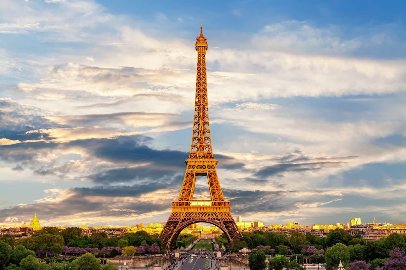 Eiffel-torni on Pariisin ja Ranskan merkittävin symboli.