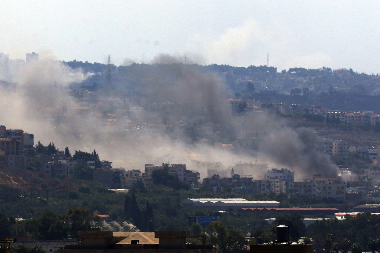 Israelin asevoimat kertoi tehneensä iskuja yli 300:aan äärijärjestö Hizbollahin kohteeseen Libanonissa. LEHTIKUVA / AFP