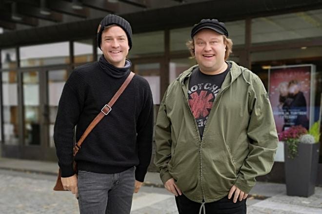 Mikael Saari ja Tuomas “Tume" Uusitalo esiintyvät päärooleissa Törnävän kesäteatterin musikaalikomediassa kesällä 2022. KUVA: ANNA VALTARI
