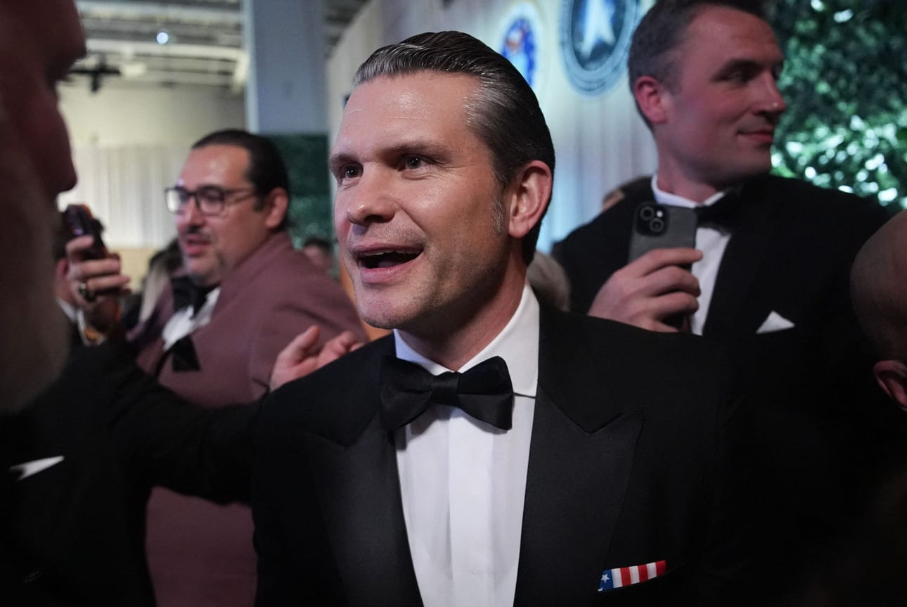 Yhdysvaltain puolustusministeriksi ehdolla oleva Pete Hegseth kertoo, että hän maksoi salassapitosopimuksesta naiselle, joka syytti häntä seksuaalisesta hyväksikäytöstä. LEHTIKUVA/AFP